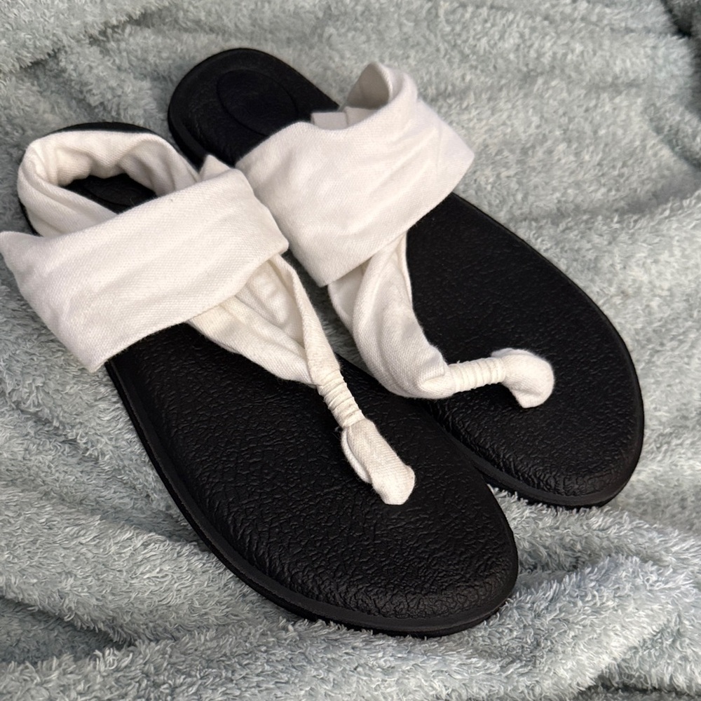 Sanuk Black and White Casual Sandals. New without tags!